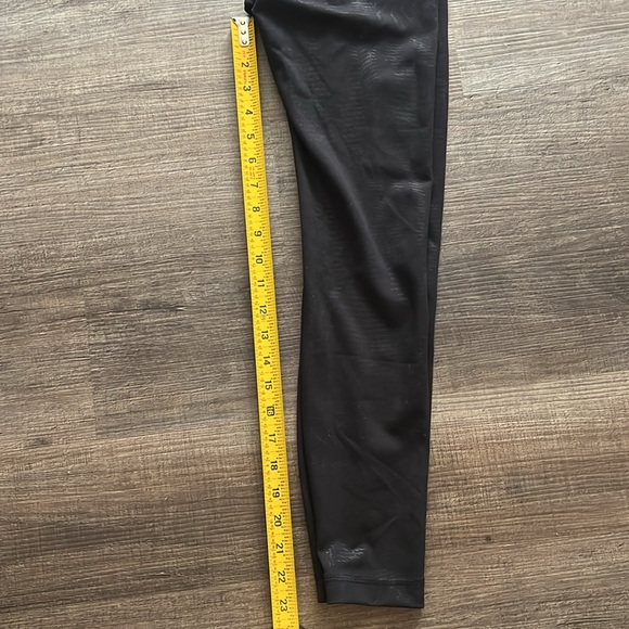 Lululemon Wunder Train | Size 4 - Picture 4 of 4
